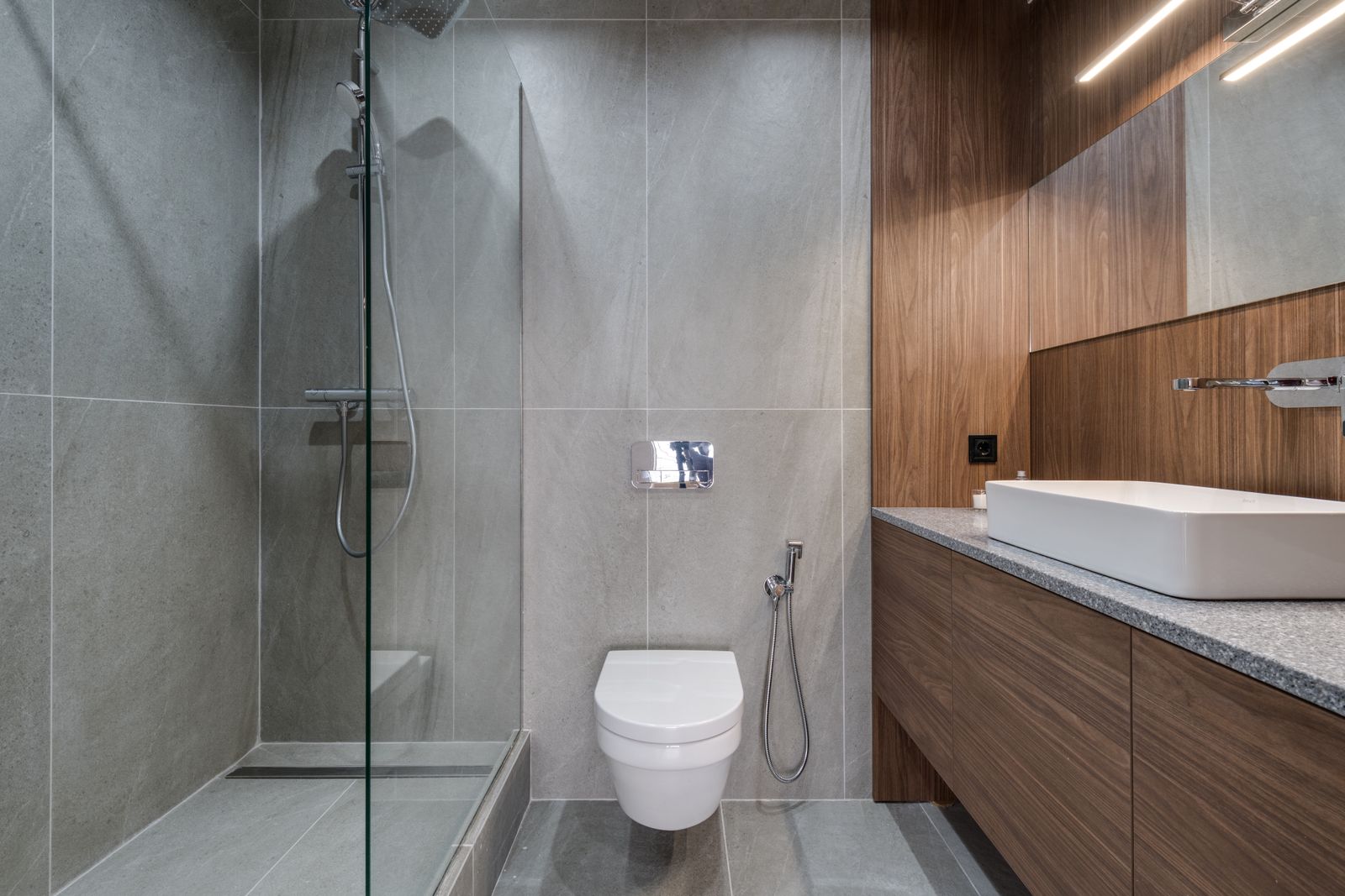 Modernes barrierefreies Bad mit bodengleicher Dusche – Kosten und Eigenanteil nach Zuschuss